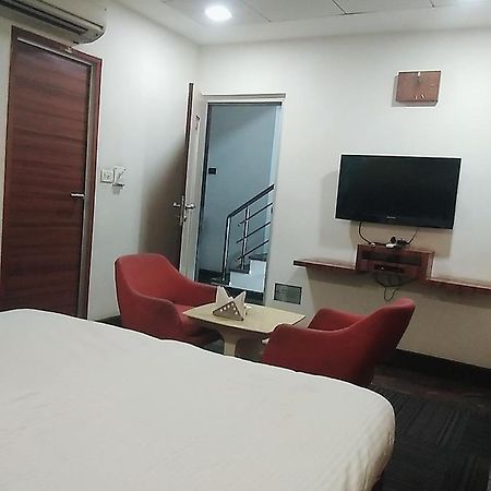 Hotel Manoranjan Inn 러크나우 외부 사진