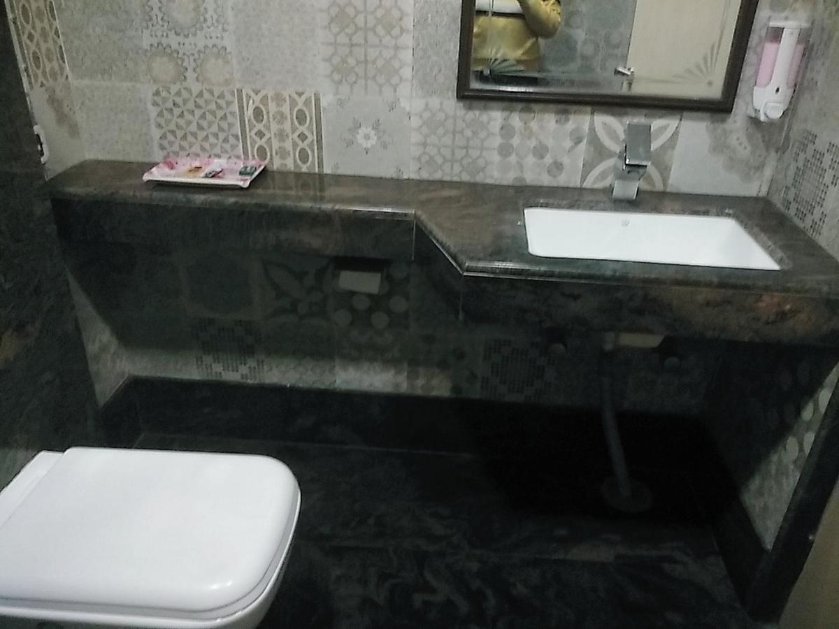 Hotel Manoranjan Inn 러크나우 외부 사진