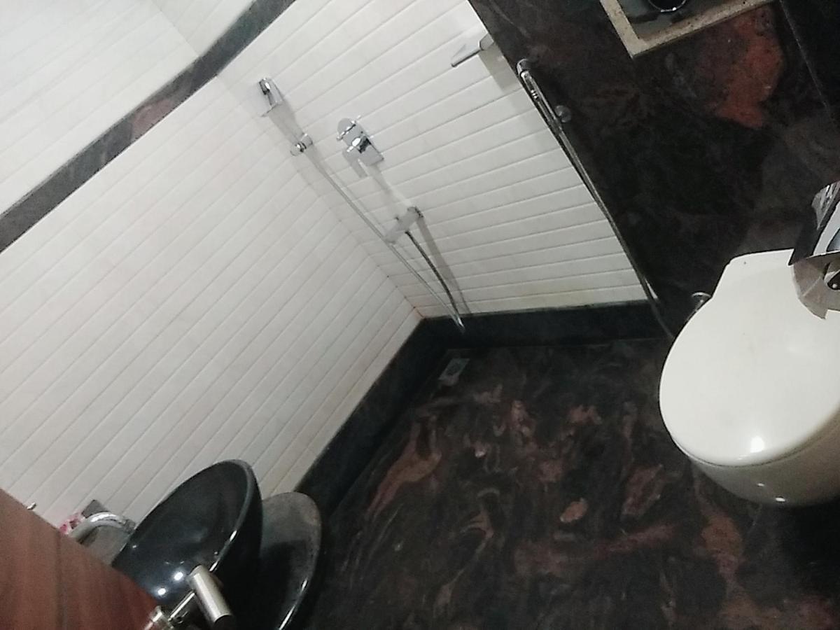 Hotel Manoranjan Inn 러크나우 외부 사진